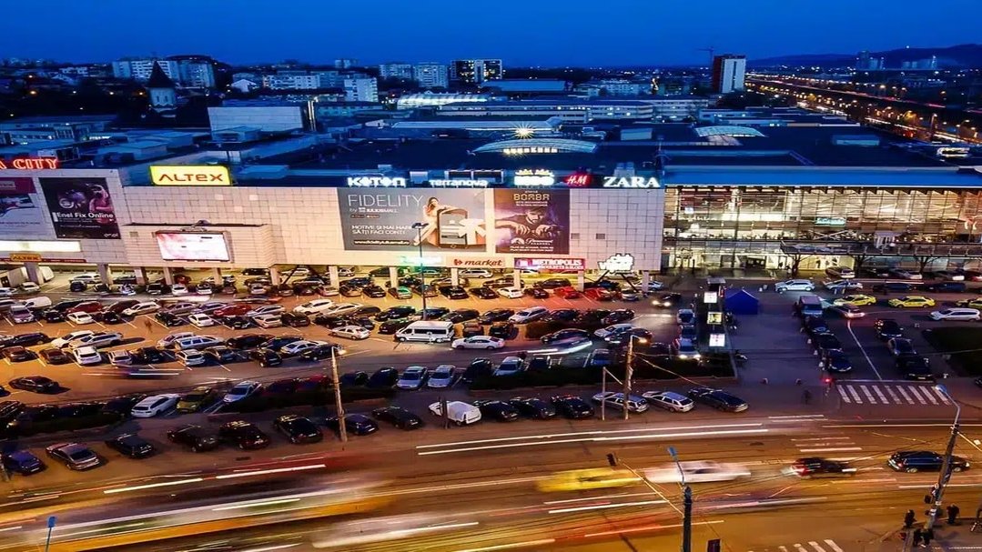 iulius-mall-iasi-noaptea
